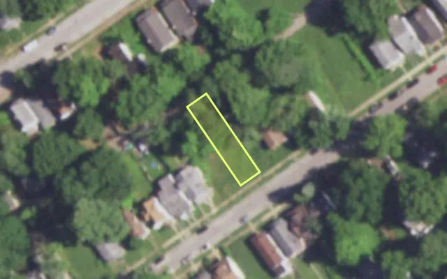 Aerial view of 5233 DAVISON AV — vacant lot, St. Louis with approximate parcel outline