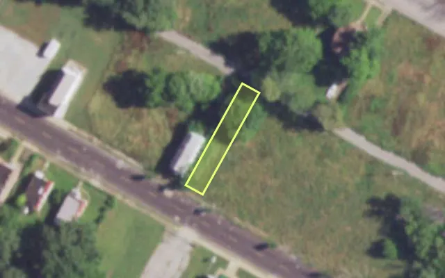 Aerial view of 4347 W ST LOUIS AV — vacant lot, St. Louis with approximate parcel outline