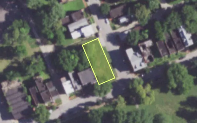 Aerial view of 1901 BREMEN AV — vacant lot, St. Louis with approximate parcel outline