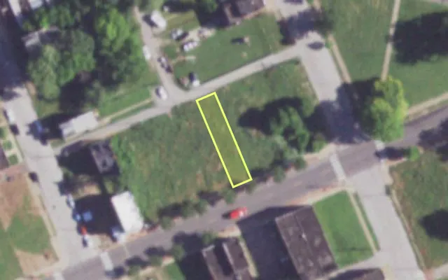 Aerial view of 2013 SALISBURY ST — vacant lot, St. Louis with approximate parcel outline