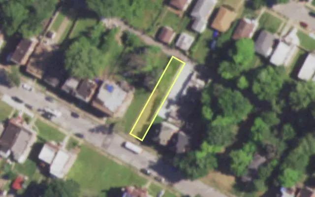 Aerial view of 4557 LABADIE AV — vacant lot, St. Louis with approximate parcel outline