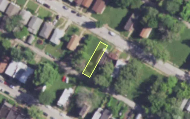 Aerial view of 4464 BESSIE AV — vacant lot, St. Louis with approximate parcel outline