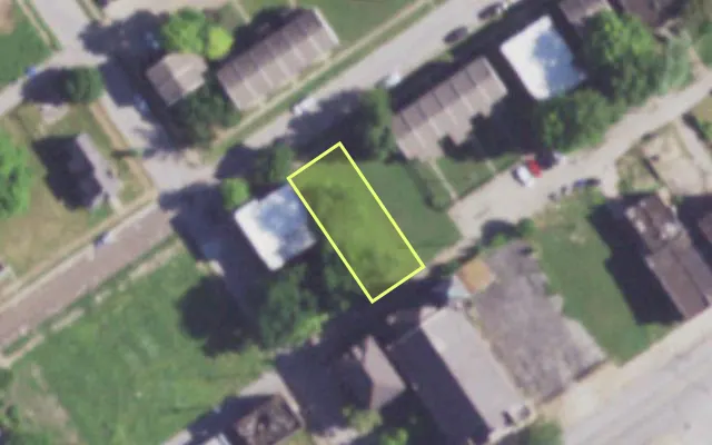 Aerial view of 2040 OBEAR AV — vacant lot, St. Louis with approximate parcel outline