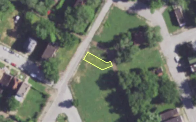Aerial view of 3906 GLASGOW AV — vacant lot, St. Louis with approximate parcel outline