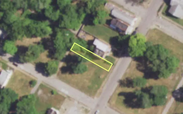 Aerial view of 1811 N TAYLOR AV — vacant lot, St. Louis with approximate parcel outline