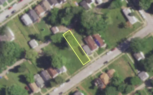 Aerial view of 4755 THRUSH AV — vacant lot, St. Louis with approximate parcel outline