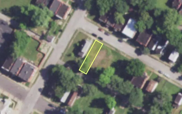 Aerial view of 4236 W FARLIN AV — vacant lot, St. Louis with approximate parcel outline