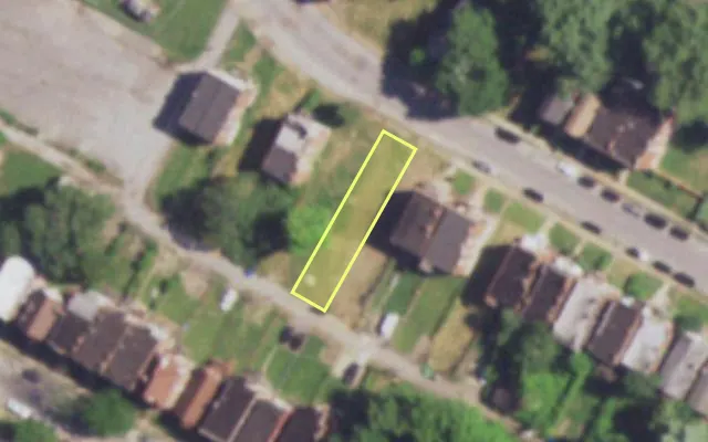 Aerial view of 4818 ST LOUIS AV — vacant lot, St. Louis with approximate parcel outline