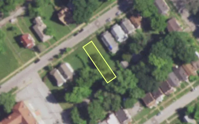 Aerial view of 5054 DAVISON AV — vacant lot, St. Louis with approximate parcel outline