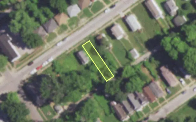 Aerial view of 5220 THRUSH AV — vacant lot, St. Louis with approximate parcel outline