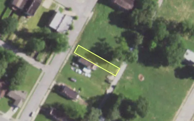 Aerial view of 1924 CLARA AV — vacant lot, St. Louis with approximate parcel outline