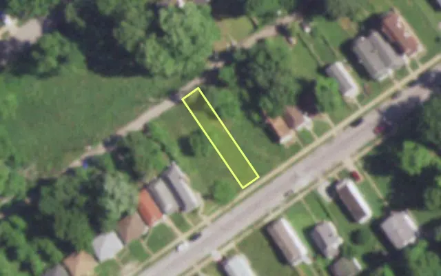 Aerial view of 5243 THRUSH AV — vacant lot, St. Louis with approximate parcel outline