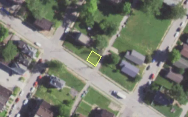 Aerial view of 5643 RIDGE AV — vacant lot, St. Louis with approximate parcel outline