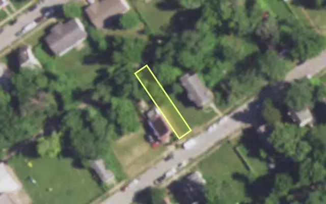 Aerial view of 5439 WREN AV — vacant lot, St. Louis with approximate parcel outline