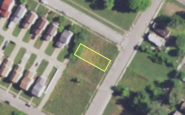Aerial view of 1921 WHITTIER ST — vacant lot, St. Louis with approximate parcel outline