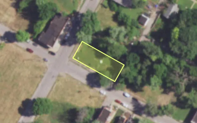Aerial view of 2700 N TAYLOR AV — vacant lot, St. Louis with approximate parcel outline