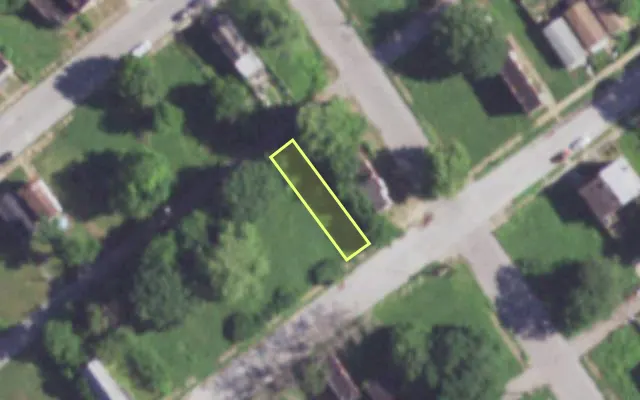 Aerial view of 2107 DESOTO AV — vacant lot, St. Louis with approximate parcel outline