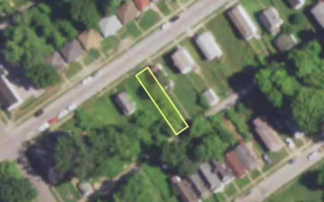 Aerial view of 5222 THRUSH AV — vacant lot, St. Louis with approximate parcel outline