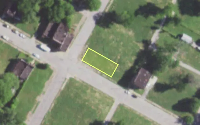 Aerial view of 2500 CLARA AV — vacant lot, St. Louis with approximate parcel outline