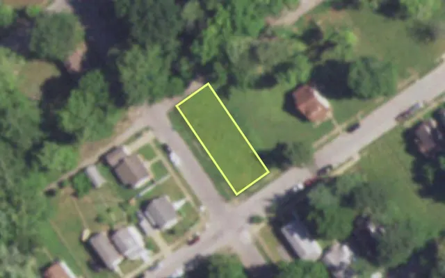 Aerial view of 5201 WREN AV — vacant lot, St. Louis with approximate parcel outline