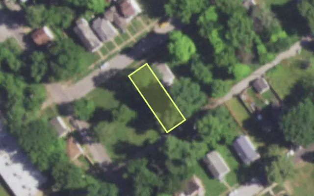 Aerial view of 5510 DAVISON AV — vacant lot, St. Louis with approximate parcel outline