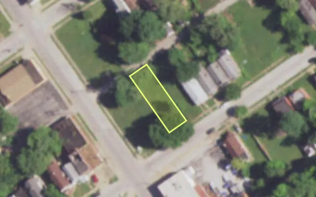 Aerial view of 5007 CLAXTON AV — vacant lot, St. Louis with approximate parcel outline