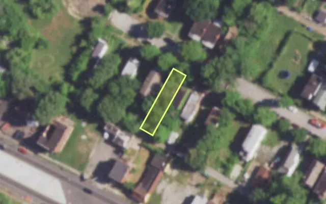 Aerial view of 4632 SACRAMENTO AV — vacant lot, St. Louis with approximate parcel outline