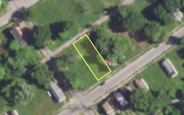 Aerial view of 5507 THRUSH AV — vacant lot, St. Louis with approximate parcel outline