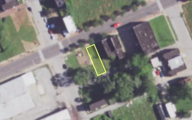 Aerial view of 2022 SALISBURY ST — vacant lot, St. Louis with approximate parcel outline