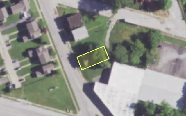 Aerial view of 3320 N FLORISSANT AV — vacant lot, St. Louis with approximate parcel outline