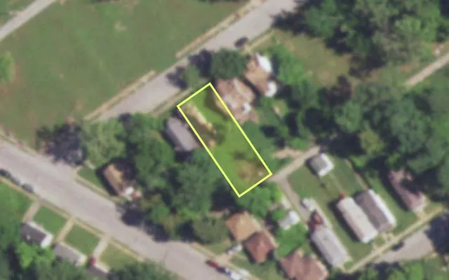 Aerial view of 5018 ROBIN AV — vacant lot, St. Louis with approximate parcel outline