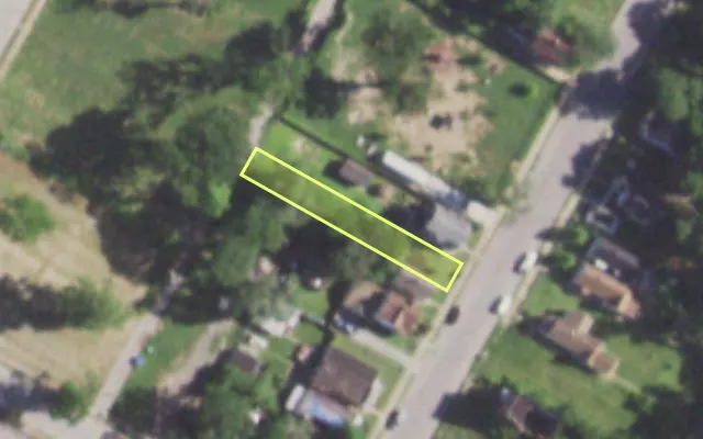 Aerial view of 1921 BELT AV — vacant lot, St. Louis with approximate parcel outline