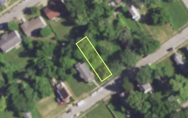 Aerial view of 5451 WREN AV — vacant lot, St. Louis with approximate parcel outline