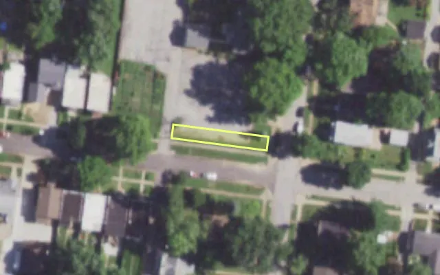 Aerial view of 3139 LEOLA AV — vacant lot, St. Louis with approximate parcel outline