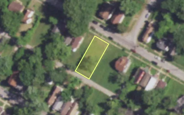 Aerial view of 6006 GARESCHE AV — vacant lot, St. Louis with approximate parcel outline