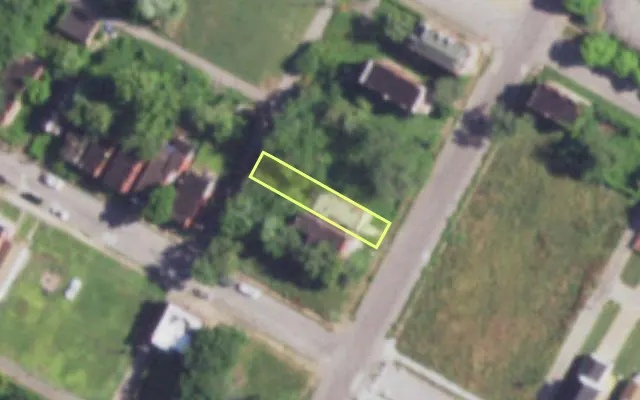 Aerial view of 1909 ANNIE MALONE DR — vacant lot, St. Louis with approximate parcel outline