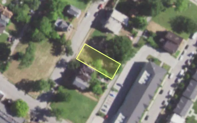 Aerial view of 1372 BURD AV — vacant lot, St. Louis with approximate parcel outline