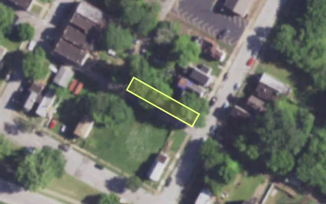 Aerial view of 4115 HULL PL — vacant lot, St. Louis with approximate parcel outline