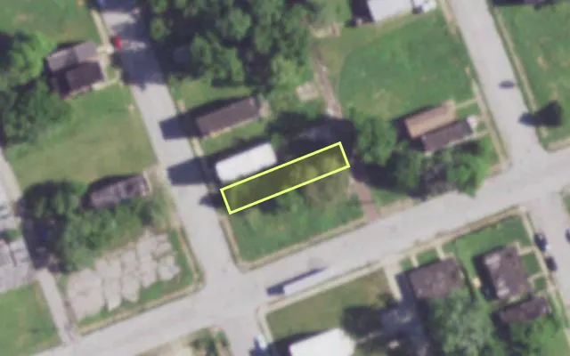 Aerial view of 3904 N 23RD ST — vacant lot, St. Louis with approximate parcel outline