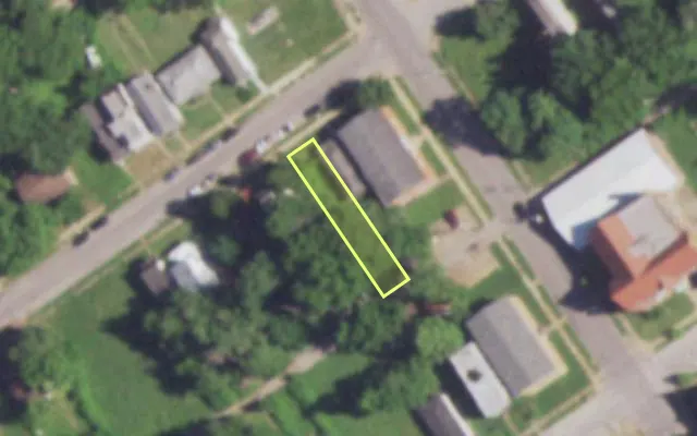 Aerial view of 5270 ROBIN AV — vacant lot, St. Louis with approximate parcel outline