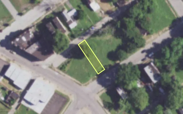 Aerial view of 2129 E PRAIRIE AV — vacant lot, St. Louis with approximate parcel outline