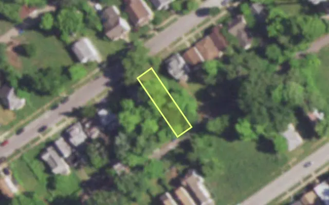 Aerial view of 4940 DAVISON AV — vacant lot, St. Louis with approximate parcel outline