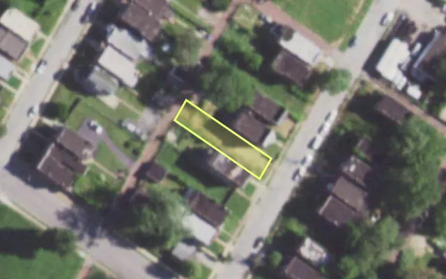 Aerial view of 1469 LAUREL ST — vacant lot, St. Louis with approximate parcel outline