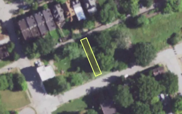 Aerial view of 1419 BREMEN AV — vacant lot, St. Louis with approximate parcel outline