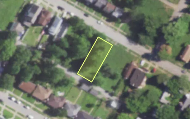 Aerial view of 5810 SALOMA AV — vacant lot, St. Louis with approximate parcel outline