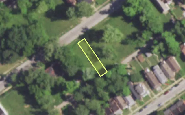 Aerial view of 5438 THRUSH AV — vacant lot, St. Louis with approximate parcel outline