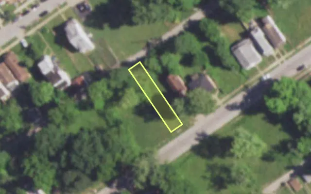 Aerial view of 5437 THRUSH AV — vacant lot, St. Louis with approximate parcel outline