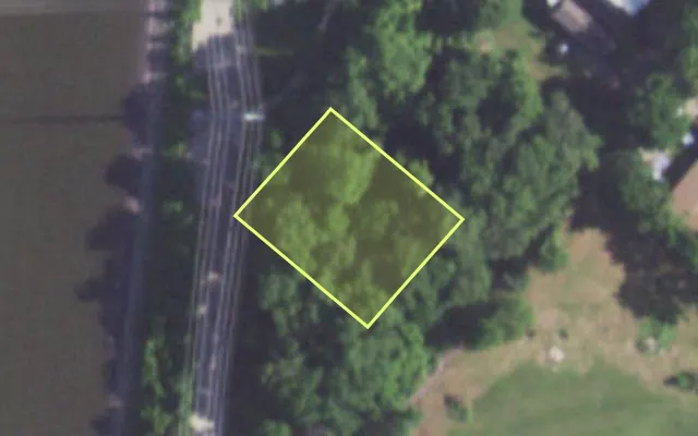 Aerial view of 8635 MINNESOTA AV — vacant lot, St. Louis with approximate parcel outline
