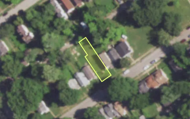 Aerial view of 4927 THRUSH AV — vacant lot, St. Louis with approximate parcel outline