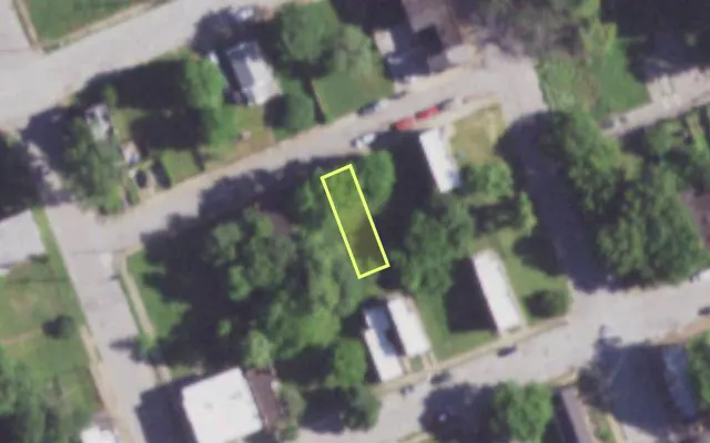 Aerial view of 1912 GARDEN ST — vacant lot, St. Louis with approximate parcel outline